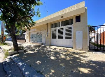 Casa · 155m² · 5 Ambientes · 1 Cochera · Casa 2 Dorm Barrio Belgrano a 1 Cuadra de La Av Olascoaga
