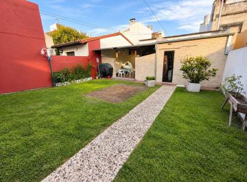 Casa · 170m² · 5 Ambientes · 2 Cocheras · Casa en Venta 5 Ambientes - Villa Pueyrredon - Caba - Parquizado y Jardin Al Frente
