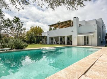 Casa · 454m² · 11 Ambientes · 4 Cocheras · Casa en Venta en El Tono, Pilara