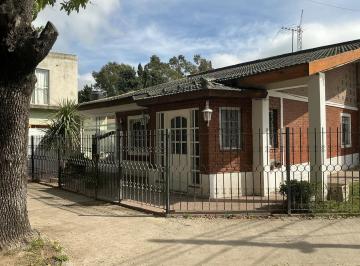 Casa · 217m² · 6 Ambientes · 2 Cocheras · Venta de Casa y Departamento en Ezeiza - Ideal Dos Familias