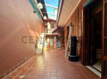 Casa · 222m² · 4 Ambientes · 1 Cochera · Venta Casa Lote Propio Reciclada con Cochera Patio y Terraza en Boedo