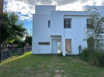 Casa · 83m² · 4 Ambientes · Casa en Venta Dos Dorm. - Alberto Fage 7116 - Cerro Norte.