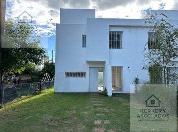 Casa · 83m² · 4 Ambientes · Casa en Venta Dos Dorm. - Alberto Fage 7116 - Cerro Norte.