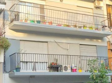 Departamento de 2 ambientes, Mataderos · Centro Comercial Mataderos, Av J. B. alberdi 6000, 2 Amb a La Calle con Balcon, Bajas Expensas!vealo!