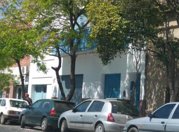 Bodega-Galpón · 295m² · 5 Ambientes · 1 Cochera · Se Vende Galpon con Oficinas. Zona Muy Practica. Igualdad 19.cba