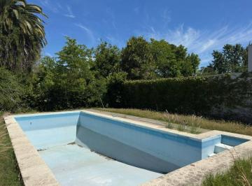 Casa · 90m² · 3 Ambientes · 3 Cocheras · Casa a Remodelar 2 Dorm. E La Venta con Parque y Pileta en City Bell