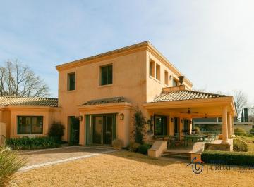 Casa · 3300m² · 3 Dormitorios · Golf Club Argentino - Sobre Golf - 3 Dorm. - Suite Principal en P. A. Teresa Urdapilleta Propiedades