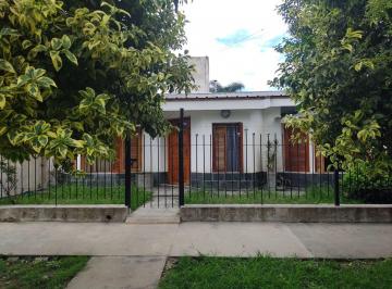 Casa · 180m² · 6 Ambientes · 2 Cocheras · Casa a Venta en B° Cerro Norte