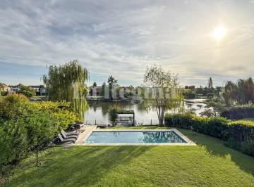 Casa · 388m² · 6 Ambientes · 2 Cocheras · Casa en Venta Ubicado en Los Castores, Nordelta, G. B. a. Zona Norte