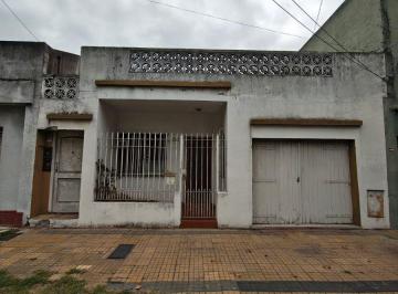 Casa de 4 ambientes, Lomas de Zamora · 2 Casas a Reciclar con Amplio Terreno en Banfield.