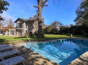 Casa · 273m² · 4 Dormitorios · Lote Central 1900 m² - Zona Muy Arbolada - Golf Club Argentino - Apto Credito