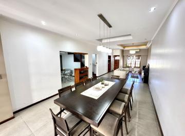 Casa · 280m² · 6 Ambientes · 1 Cochera · Venta Casa 3 Dorm. a m de Bv Oroño