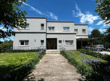 Casa · 322m² · 9 Ambientes · Casa en Venta en Estancias del Pilar La Argentina