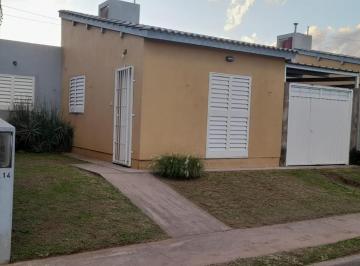 Casa · 250m² · 3 Ambientes · 1 Cochera · Vendo Hermosa Casa 2 Dorm., Patio y Cochera