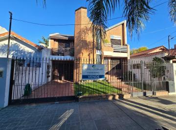 Casa · 242m² · 5 Ambientes · 3 Cocheras · Venta - Chalet Padua Sur - Céntrico - 4 Habitaciones