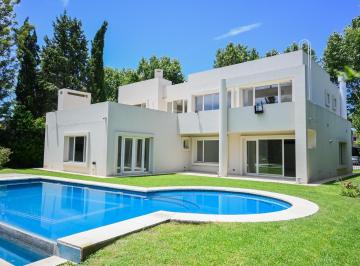Casa · 431m² · 5 Ambientes · 2 Cocheras · Casa en Venta en Ayres de Pilar