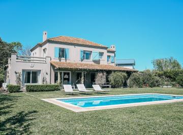 Casa · 288m² · 6 Ambientes · 2 Cocheras · Casa en Venta en Ayres de Pilar Estilo Toscano