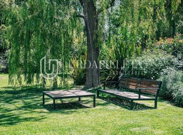 Casa · 336m² · 7 Ambientes · 2 Cocheras · Casa en Venta en Ayres de Pilar Sobre Lote Central