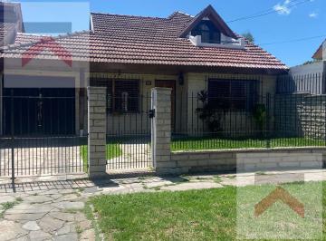 Casa · 200m² · 5 Ambientes · 2 Cocheras · Venta Casa en El Centro de Pacheco Lote de 400 M²!