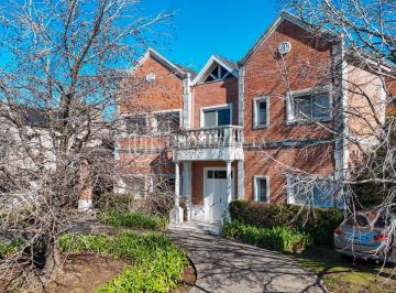 Casa · 350m² · 3 Dormitorios · 2 Cocheras · Casa en Venta en Ayres del Pilar