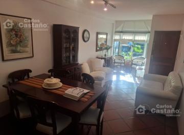 Casa · 130m² · 5 Ambientes · 1 Cochera · Exc. Dúplex 5 Amb. con 3 Baños, Cochera y Fondo