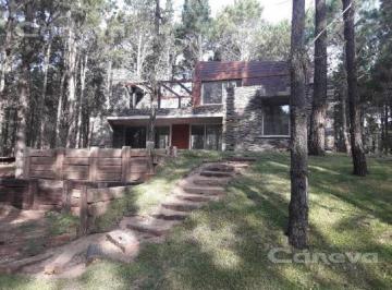 Casa · 149m² · 5 Ambientes · Excelente Propiedad en Villarobles, Pinamar de Exclusivo Diseño