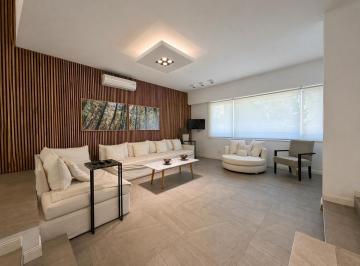 Casa · 550m² · 5 Ambientes · 1 Cochera · Alquiler Casa Moderna - Lote Central 550 m² - Miraflores Country Club