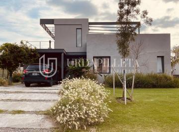 Casa · 212m² · 5 Ambientes · 2 Cocheras · Casa en Venta en Pilará - La Calesa - Urdapilleta Propiedades