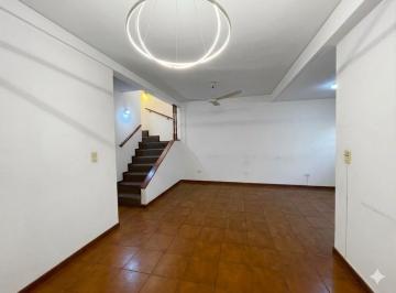 Casa · 130m² · 4 Ambientes · 1 Cochera · Casa de 4 Ambientes con Cochera en Venta en Ramos Mejia