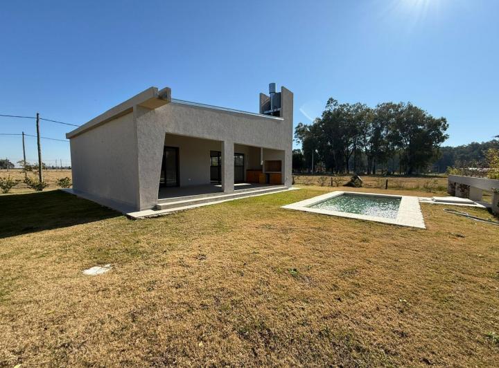 Casa · 73m² · 3 Ambientes · 2 Cocheras