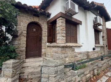 Casa · 150m² · 6 Ambientes · Casa de 5 Ambientes Uso Profesional Mas Departamento, Venta en Block