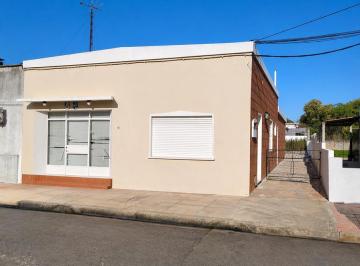 Casa · 416m² · 5 Ambientes · Casa en Venta de 2 Dorm. y Local Al Frente en Nueva Helvecia