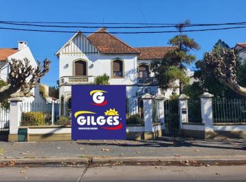 Casa · 425m² · 9 Ambientes · 1 Cochera · Venta Residencia 9 Amb. S/lote de 636 m² en Ramos Mejía