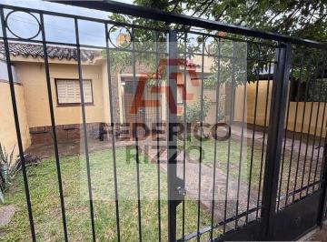 Casa · 267m² · 4 Ambientes · Venta Casa 2 Dorm con Dpto de 3 Dorm.. Escritura. Av Santa Ana 2000