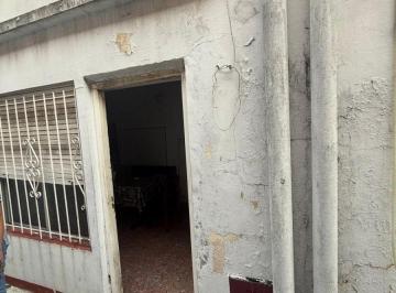 Terreno 270m² Venta Sarandi · Lote, Dos Departamentos a Refaccionar en un Amplio Lote, Apto Para Dos Familias