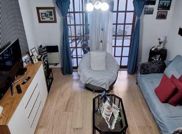 PH de 4 ambientes, Monte Castro · Montecastro. Santo Tome Al 5300.duplex 4 Amb. 2 Baños. 2 Patios. Playroon Excelente. Estado