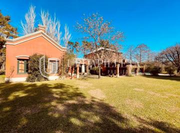 Casa · 230m² · 4 Ambientes · Casa en Venta en Chacras de Murray/la Legua - Urdapilleta Propiedades