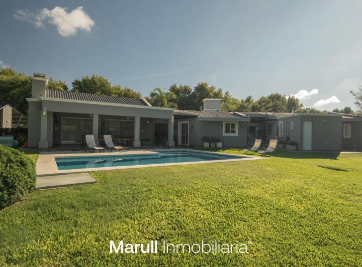 Casa · 400m² · 5 Ambientes · 4 Cocheras