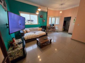 Casa · 250m² · 5 Ambientes · 4 Cocheras · Casa en Venta en Santos Lugares de 4 Ambientes con Piscina F: 11046