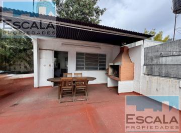 Casa · 137m² · 4 Ambientes · 1 Cochera · Casa de Dos Dorm. con Cochera Patio y Terraza en Alquiler en Echesortu
