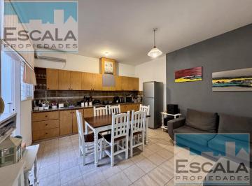 Casa · 137m² · 4 Ambientes · 1 Cochera · Casa de Dos Dorm. con Cochera Patio y Terraza en Alquiler en Echesortu