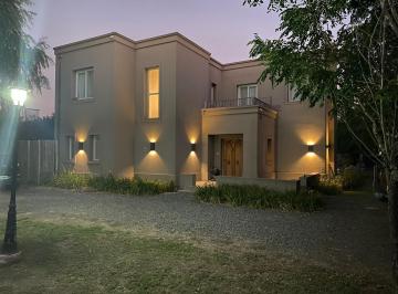 Casa · 220m² · 4 Ambientes · 4 Cocheras · Casa en Venta en La Emilia Pilar