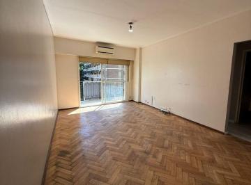Departamento de 3 ambientes, Caballito · 3 Ambientes - Al Frente - Balcon Corrido - Dep. de Servicio - Apto Credito - Reciclado