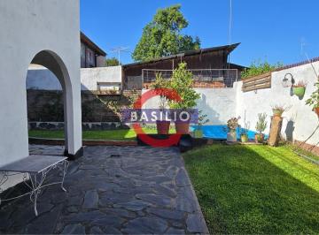 Casa · 212m² · 3 Ambientes · 1 Cochera · Venta Casa 3 Ambientes con Jardín, Galería, Terraza y Garage Cubierto en Villa Adelina