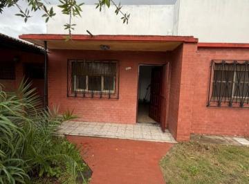 Casa · 1m² · 3 Ambientes · 1 Cochera · Venta Casa 2 Dorm., Lugar Semicubierto Para Guardar El Auto, Patio con Parrilla, Juncal 2391
