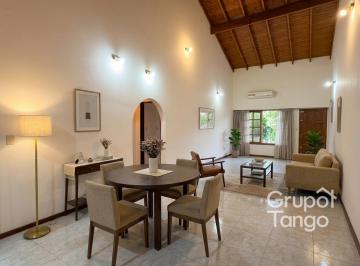 Casa · 210m² · 3 Ambientes · 2 Cocheras · Venta Casa Gregorio de Laferrere Tres Ambientes Patio Jardin Quincho Cochera Parrilla
