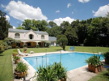 Casa · 621m² · 6 Dormitorios · Casa en Venta con Vista Al Golf con Espectacular Lote - Teresa Urdapilleta Propiedades