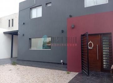 Casa · 170m² · 4 Ambientes · 2 Cocheras · A. Venta Casa 4 Ambientes en El Pato con Piscina