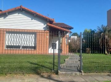 Casa de 4 ambientes, Berazategui · Chalet Desarrollado en Una Planta y Emplazado Sobre Tres Lotes Unificados Que Totaliza