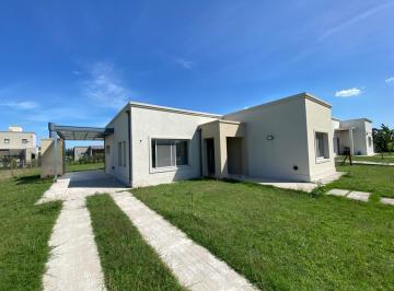 Casa · 130m² · 4 Ambientes · 1 Cochera · Casa en Belleville Barrio Cerrado